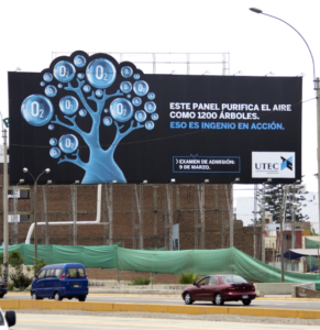 cartel publicitario que descontamina el aire
