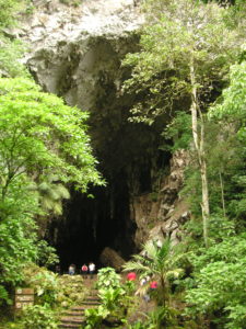 Vista de la Cueva del Guacharo, Venezuela.