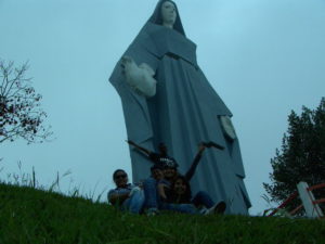 Turistas en la Virgen de la Paz, Trujillo